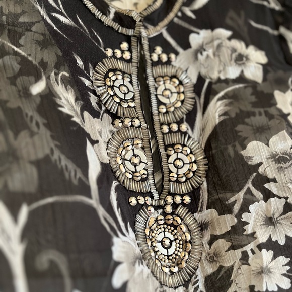 Grace Elements embellished black gray flowers sheer tunic blouse - Picture 6 of 11